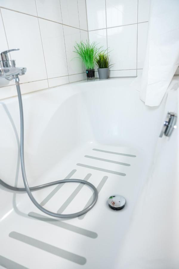 #2 Grosses Zimmer Mit Pool Und Garten Меммінген Екстер'єр фото